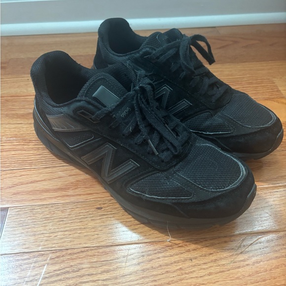 New Balance Men's Black Athletic Shoes - Picture 1 of 6